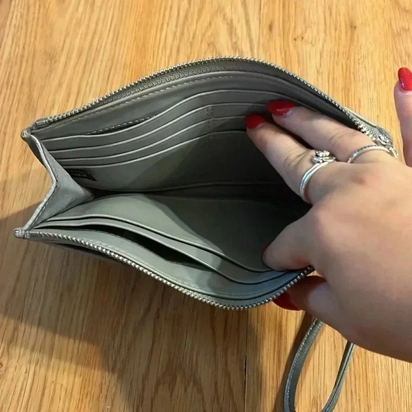 Coach Wristlet - Picture 4 of 6